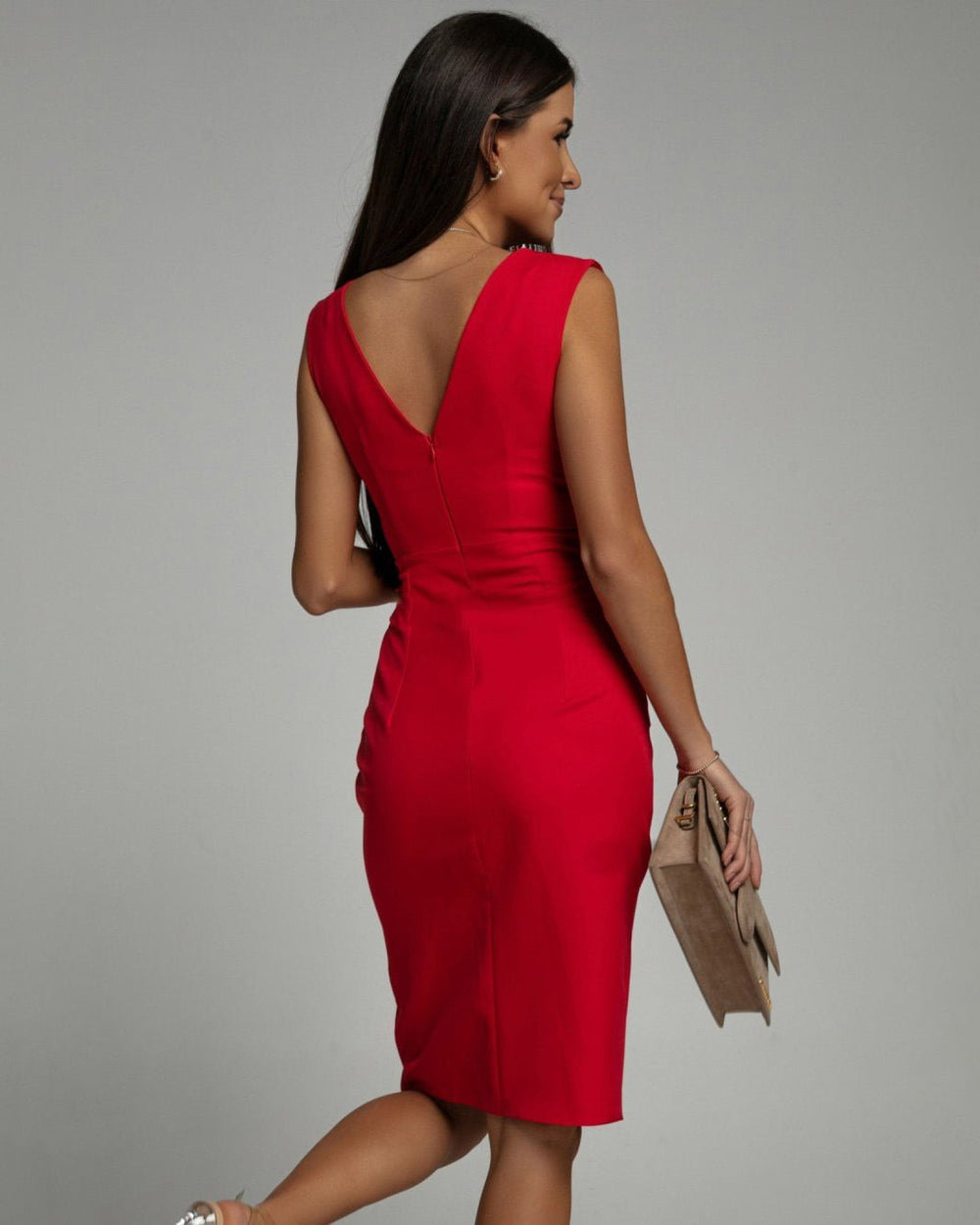 Eloro – V-Neck Midi Dress with Tailored Fit